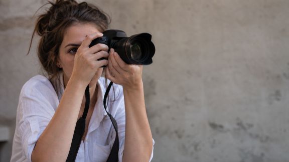 Femmes photographes : un regard singulier sur le monde contemporain