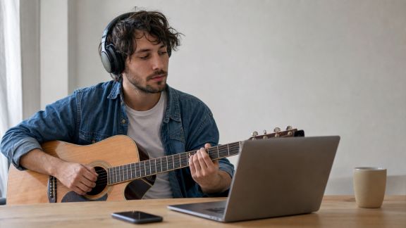 Musique et réseaux sociaux : quand les artistes se réinventent en ligne