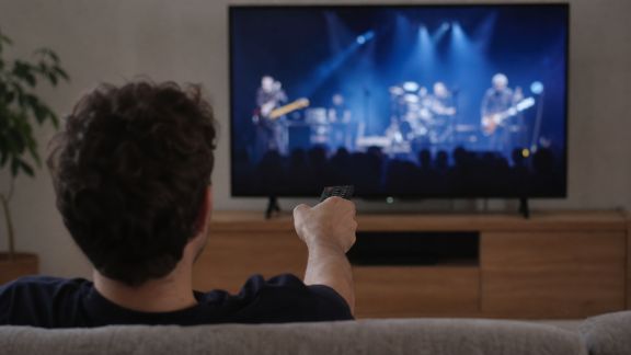 Avis sur les plateformes pour suivre des concerts depuis chez soi, expérience authentique ?
