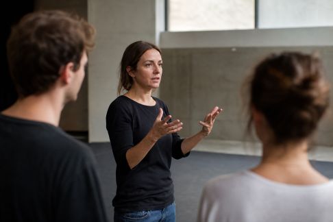 Entretien avec une metteuse en scène : sublimer l’émotion sur les planches