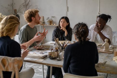 Immersion dans les collectifs artistiques : espaces d’échanges et de créations