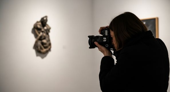 Photographier une exposition comme un pro : conseils et astuces